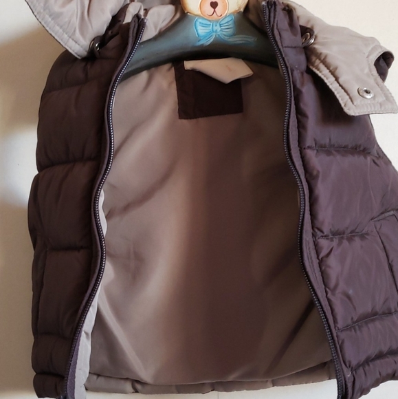 2/$20 unisex Joe Fresh Dark Brown Hooded Puffer Vest, zip up Size 6-12 months - Picture 2 of 8